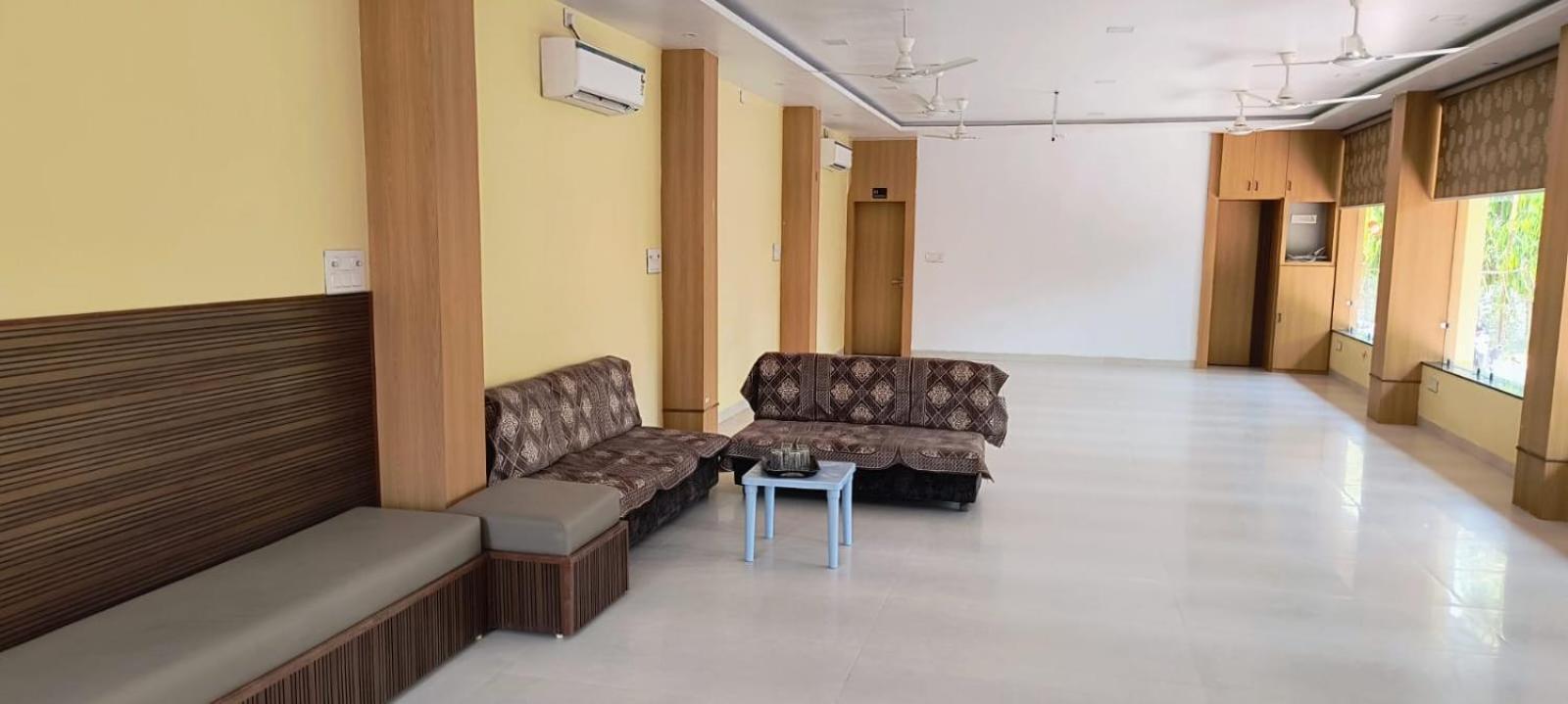 Hotel Satyam Shajapur Exterior foto